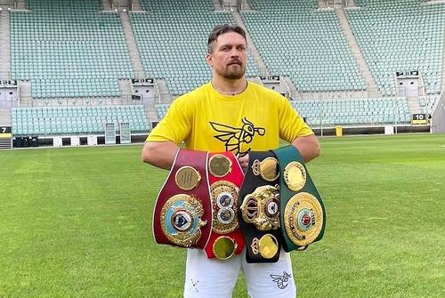 Oleksandr Usyk se apucă de fotbal. Foto: Instagram
