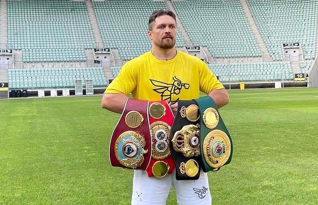 Campionul mondial de box la categoria grea se apucă de fotbal! Cu ce echipă a semnat și când debutează