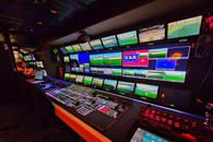 VAR low-cost la FCSB - Dinamo! În ce condiții se transmite la TV Derby de România și de ce vor fi emoții la deciziile milimetrice