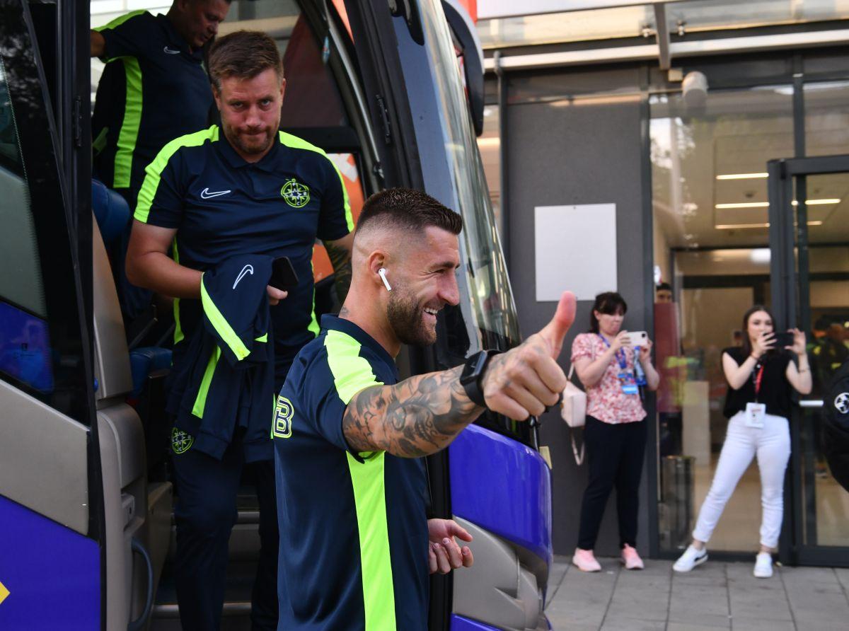 Cele mai tari mesaje afișate în tribune la derby-ul FCSB - Dinamo: „Începe Roland Garros!”  vs „Drama suporterului stelist”