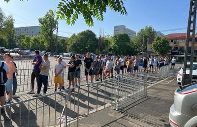 Ca pe vremuri! Suporterii FCSB au luat iar cu asalt casele de bilete! Ce s-a întâmplat azi, la Arena Națională