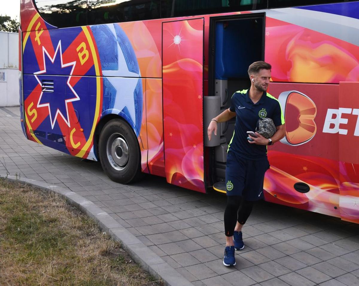 Cele mai tari mesaje afișate în tribune la derby-ul FCSB - Dinamo: „Începe Roland Garros!”  vs „Drama suporterului stelist”