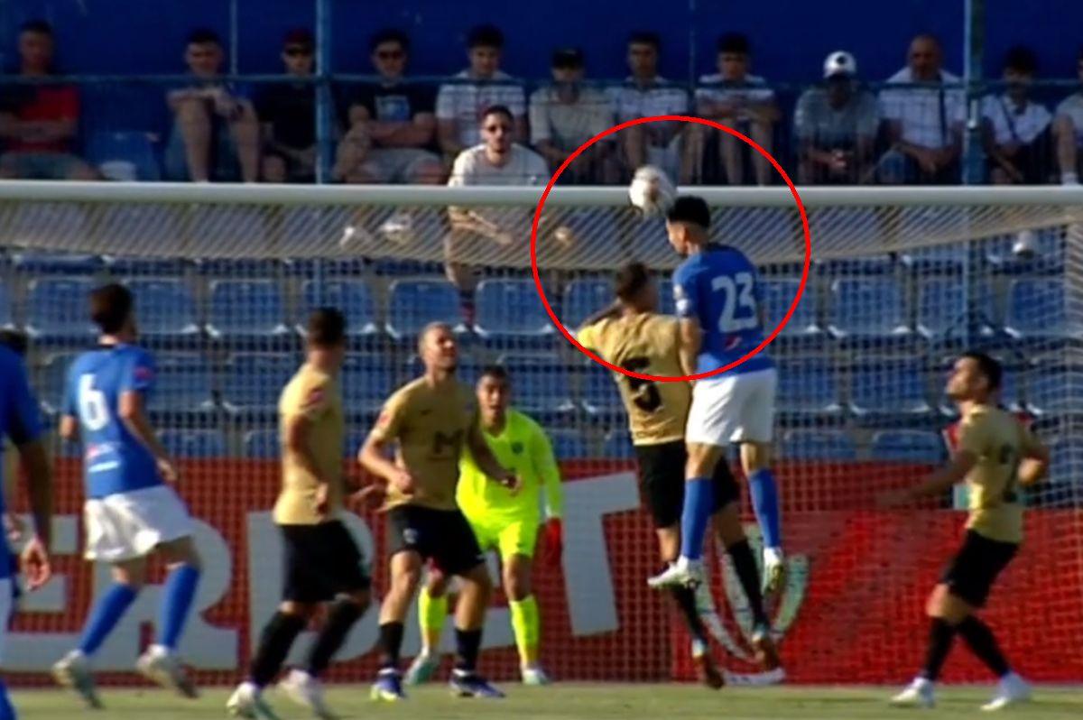 Fază ciudată în Farul - Voluntari » Ambulanță pe teren și penalty dictat cu VAR după 3 minute + Verdictul specialistului