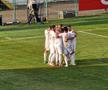 Marius Coman, bucurându-se alături de coechipierii săi în  Gloria Buzău - Sepsi Sfântu Gheorghe 1-2