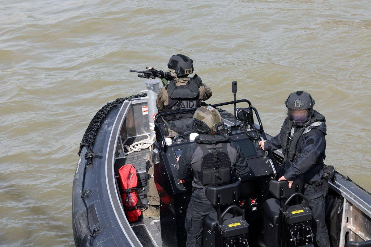 Parisul, ca sub ASEDIU: 45.000 de polițiști, trupe speciale, scafandri și elicoptere! Organizatorii Jocurilor Olimpice blindează orașul împotriva teroriștilor: embargo aerian pe 150km!