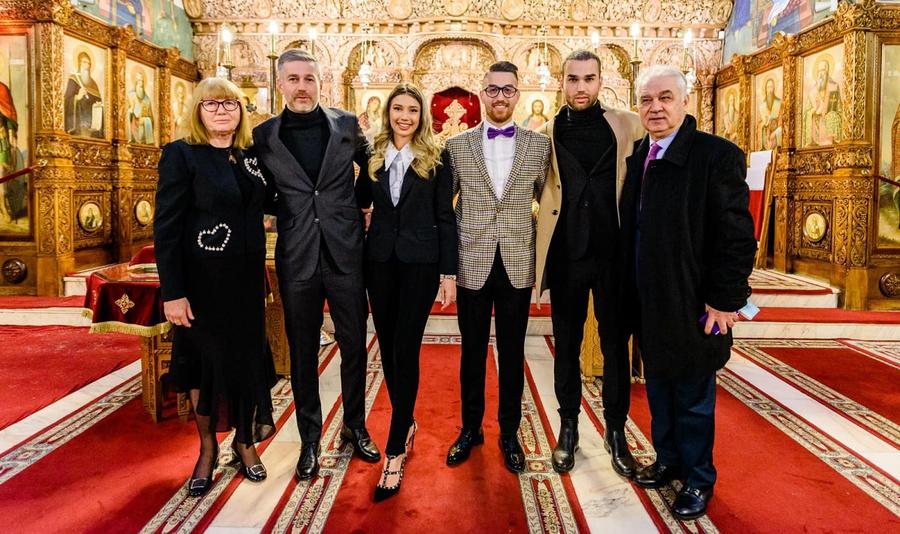 O parte din familia lui Edward Iordănescu Detalii EXPLOZIVE de la discuțiile „prăbușite” dintre Răzvan Burleanu și Edi Iordănescu » Toate motivele plecării selecționerului: „A fost total ostil, NU se mai poate!”