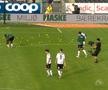 Fanii echipelor norvegiene Rosenborg și Lillestrom au aruncat cu mingi de tenis pe teren, iar meciul a fost suspendat