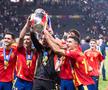 Robin Le Normand se bucură alături de colegi după succesul din finala Euro 2024, 2-1 cu Franța / Foto: Imago