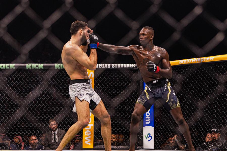 Nassourdine Imavov vs. Israel Adesanya/Foto: Imago Images Top 5 cele mai bune knockout-uri din UFC în prima jumătate a anului 2025