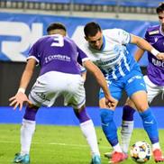 Claudiu Stancu, în dreapta, în meciul din Bănie / Sursă foto: Facebook@ Universitatea Craiova