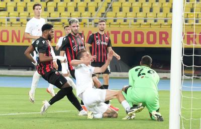Val de ironii la adresa fotbaliștilor de la FCSB: „Vedete de carton”