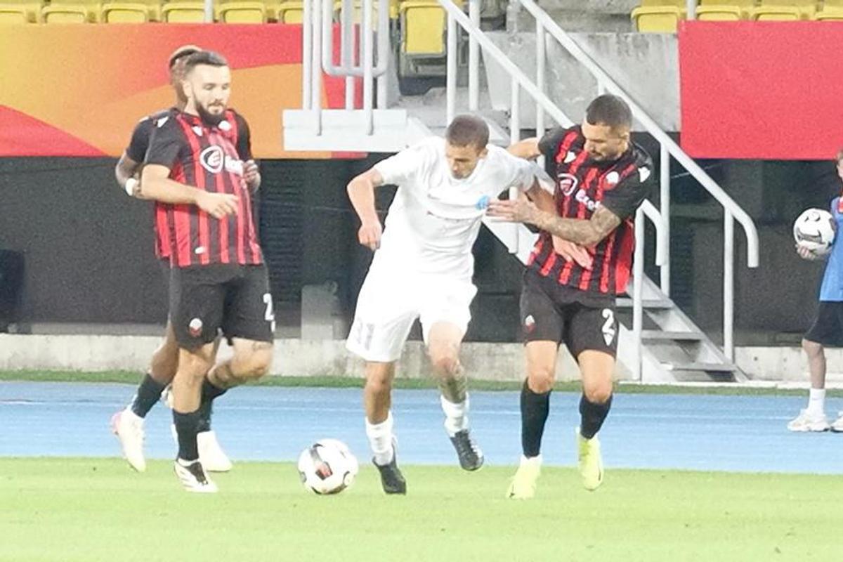 Val de ironii la adresa fotbaliștilor de la FCSB: „Vedete de carton”