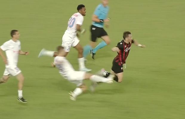 Ce a fost asta?! Florin Tănase, cartonaș ROȘU după o intrare incredibilă: cum a reacționat stadionul
