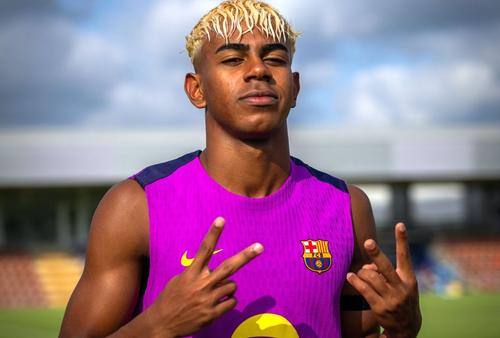Lamine Yamal a preluat numărul 10 // foto: Barcelona