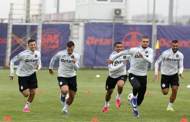 Imagini de la antrenamentul FCSB-ului pentru turul cu Auda: doi fotbaliști s-au antrenat separat