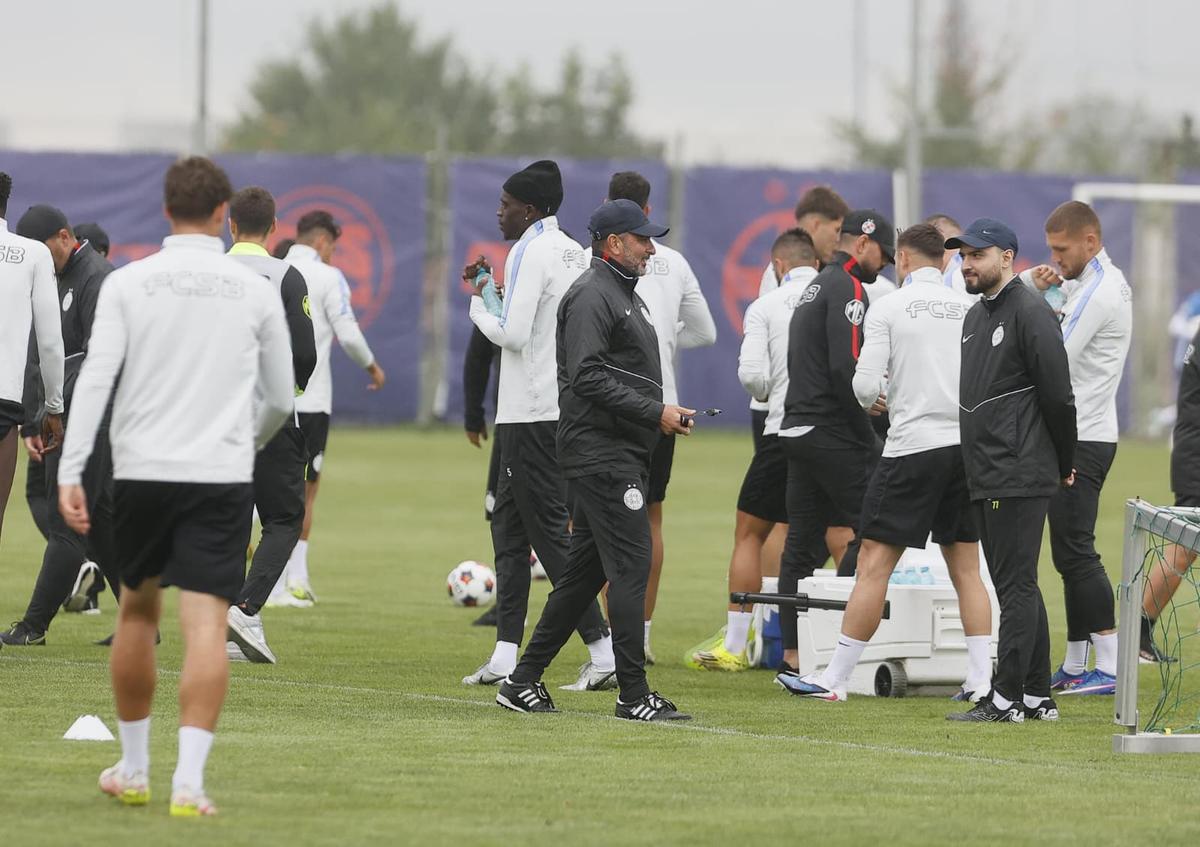 Imagini de la antrenamentul FCSB-ului pentru turul cu Auda: doi fotbaliști s-au antrenat separat