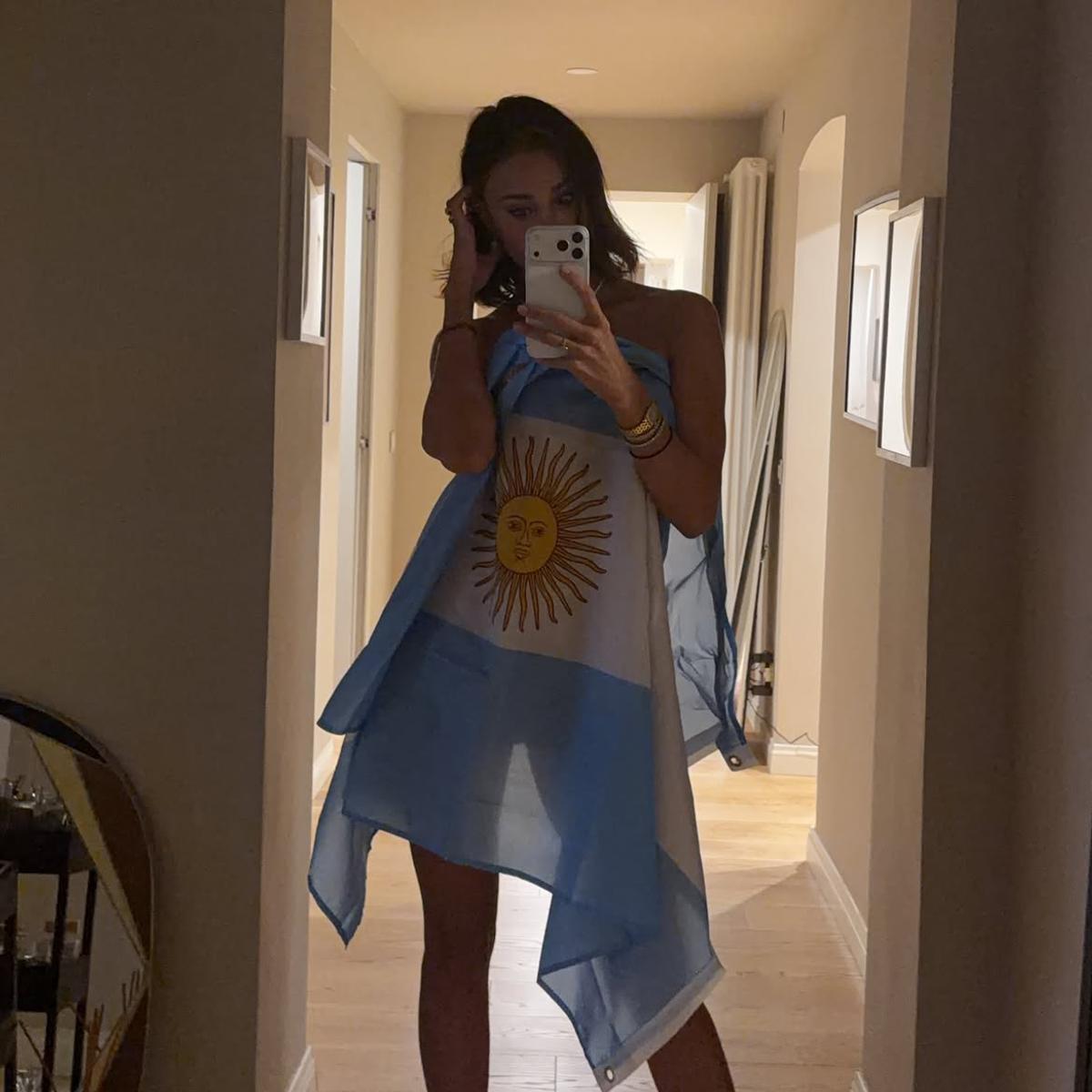 Prezentatoarea TV care a făcut striptease pentru Mutu în plină emisiune a revenit în atenţia publicului: „Sunt singură, m-am tuns și am împlinit 40 de ani”
