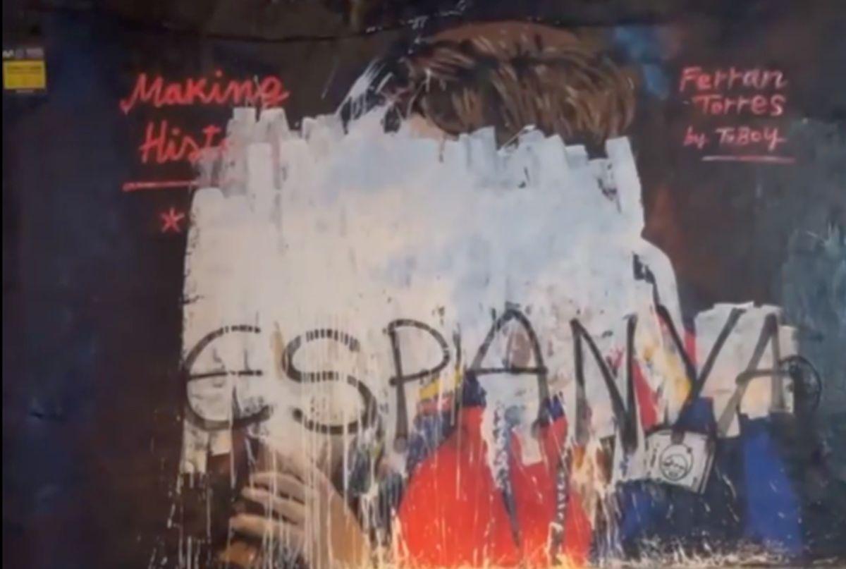 Muralul lui Ferran Torres, vandalizat în Barcelona: „P*** Espanya!”