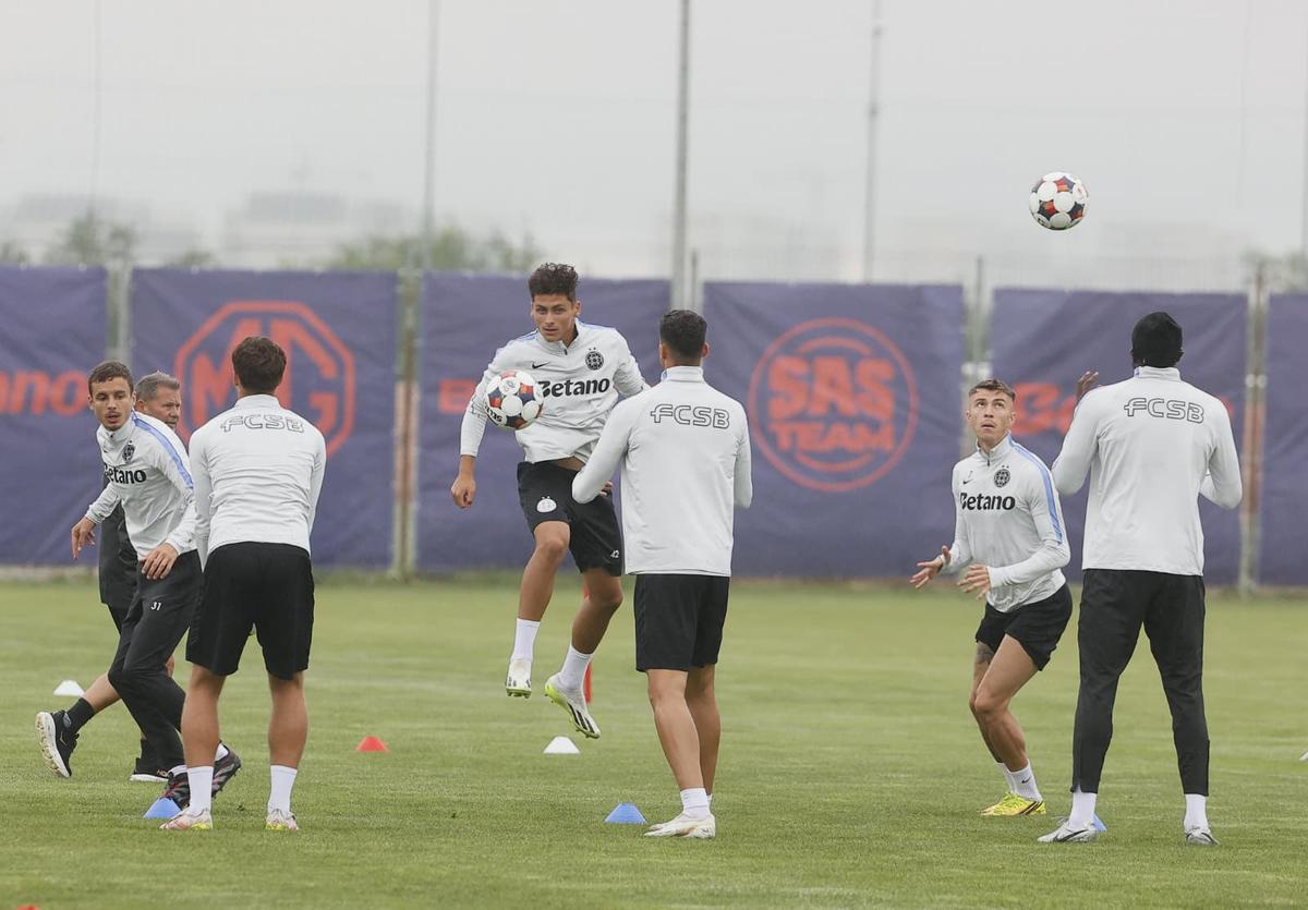 Imagini de la antrenamentul FCSB-ului pentru turul cu Auda: doi fotbaliști s-au antrenat separat