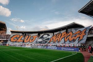 UEFA a sancționat-o dur pe U Cluj: amenzi de zeci de mii de euro pentru rasism și folosirea de materiale pirotehnice la meciul cu Dinamo Kiev