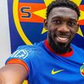 FCSB l-a prezentat pe Dylan Batubinsika // foto: Facebook FCSB