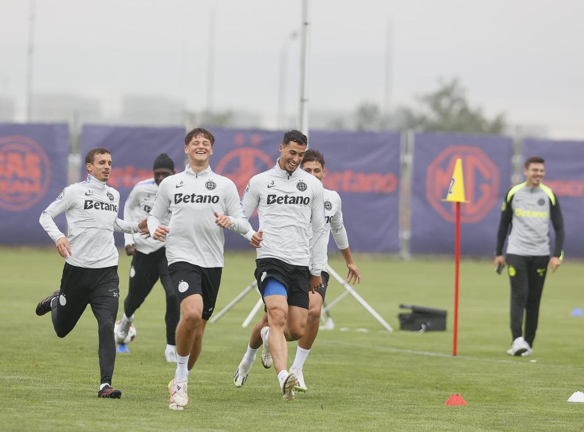 Imagini de la antrenamentul FCSB-ului pentru turul cu Auda: doi fotbaliști s-au antrenat separat