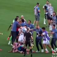 Lionel Messi privea detașat încăierarea generală petrecută la doar câțiva metri de el