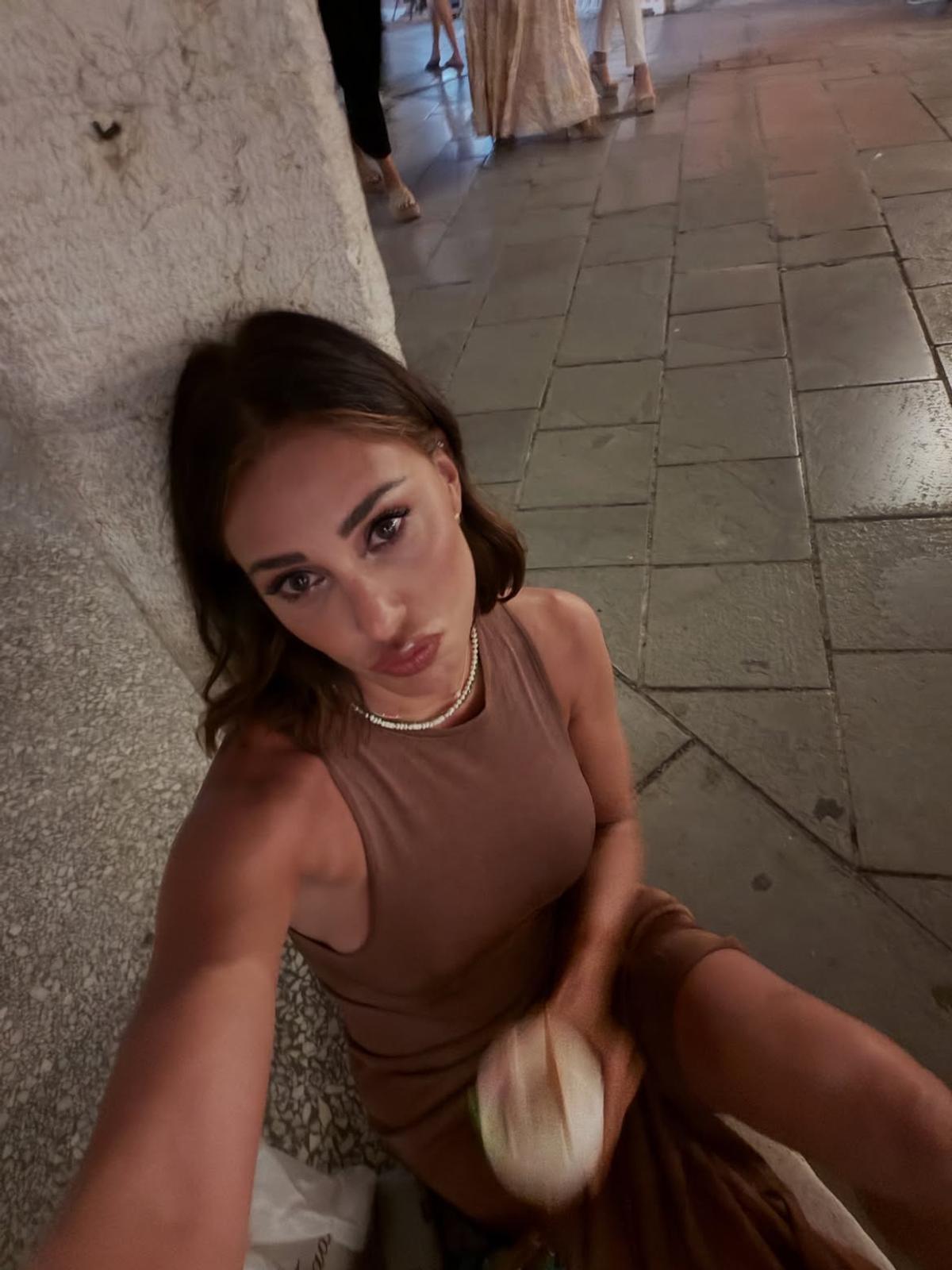 Belen Rodriguez, prezentatoarea care a făcut striptease pentru Mutu