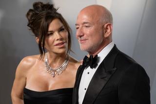 Negocieri BOMBĂ în Premier League! Jeff Bezos vrea să investească la un gigant