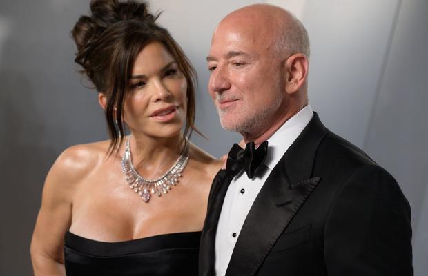 Negocieri BOMBĂ în Premier League! Jeff Bezos vrea să investească la un gigant