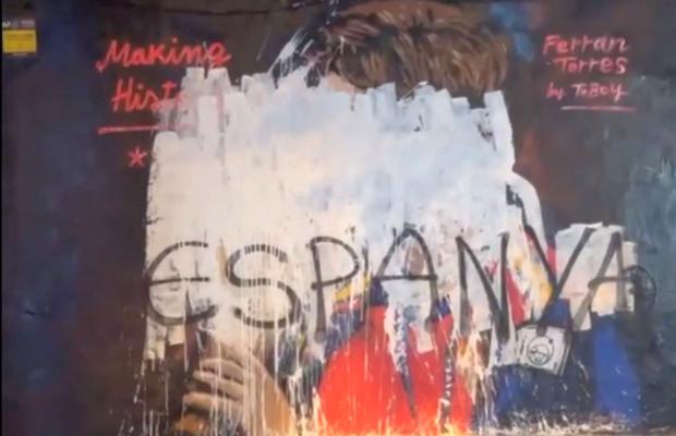 Muralul lui Ferran Torres, vandalizat în Barcelona: „P*** Espanya!”