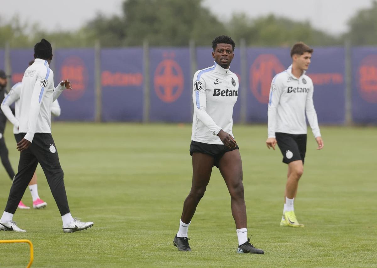 Imagini de la antrenamentul FCSB-ului pentru turul cu Auda: doi fotbaliști s-au antrenat separat
