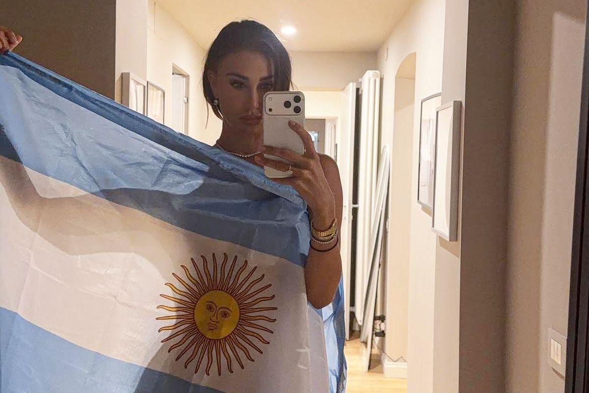 Belen Rodriguez, prezentatoarea care a făcut striptease pentru Mutu