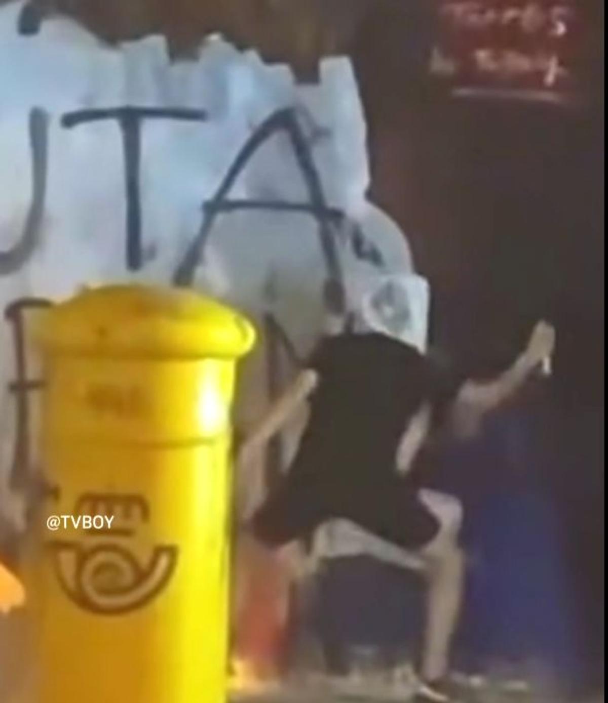 Muralul lui Ferran Torres, vandalizat în Barcelona: „P*** Espanya!”
