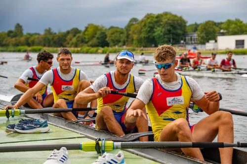 Echipajul masculin de 4 rame tineret, participant la CM de la Duisburg Foto: FR Canotaj