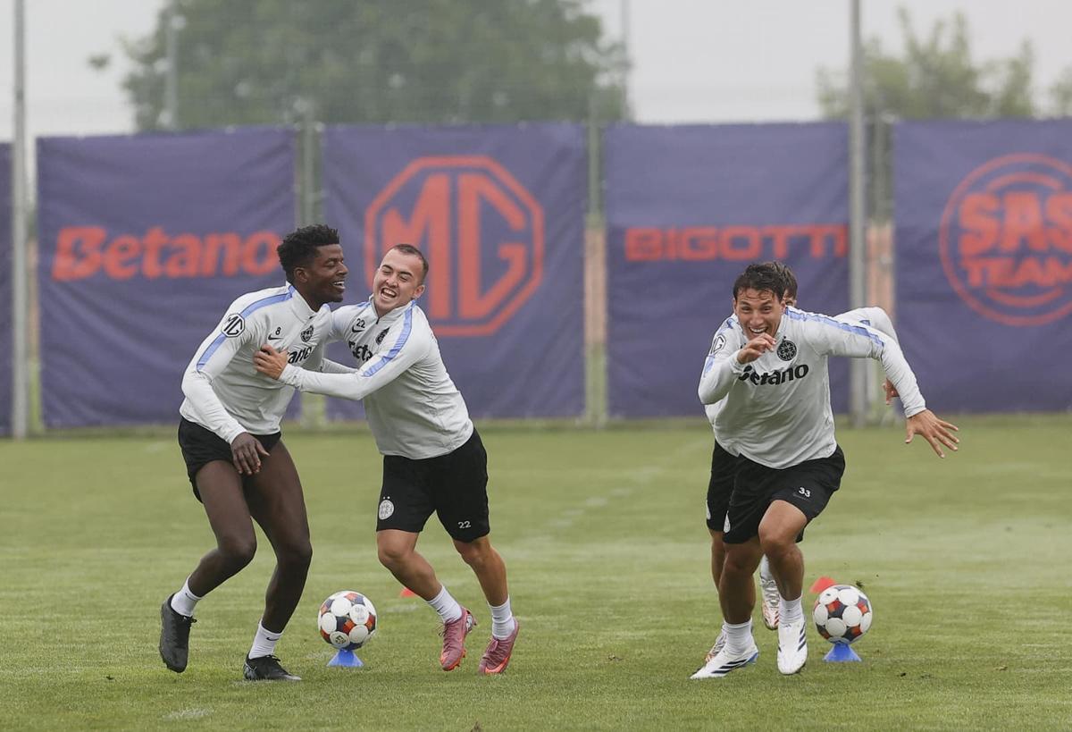 Imagini de la antrenamentul FCSB-ului pentru turul cu Auda: doi fotbaliști s-au antrenat separat