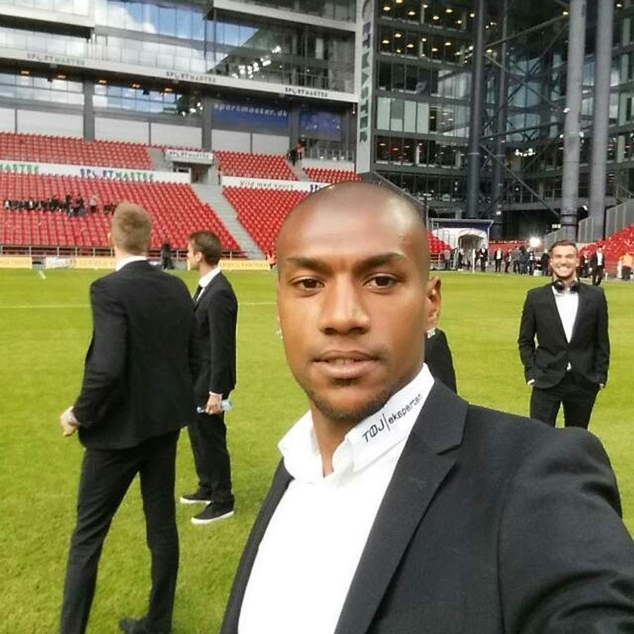 Jean-Claude Bozga INTERVIU EXCLUSIV Noul Kompany este un român de 20 de ani: „Marian Huja ar defila la FCSB! E o bestie! Putea să fie titular fără probleme la EURO U21” » Tatăl său l-a dat afară din casă la 15 ani