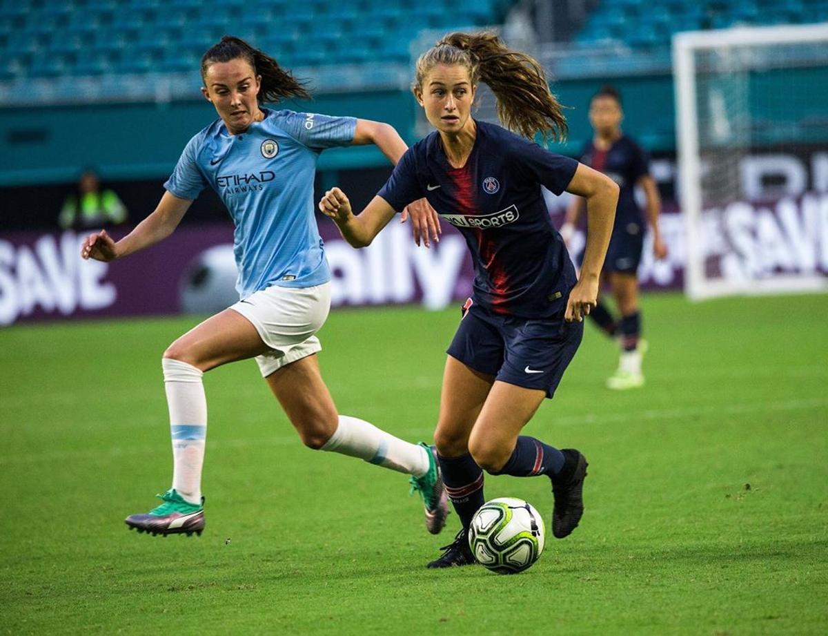 VIDEO&FOTO HOT Farsă inedită! Războiul Bayern - PSG s-a mutat „în pat”: cum l-a atacat Jordyn Huitema, jucătoare la PSG, pe Alphonso Davies, fotbalistul lui Bayern