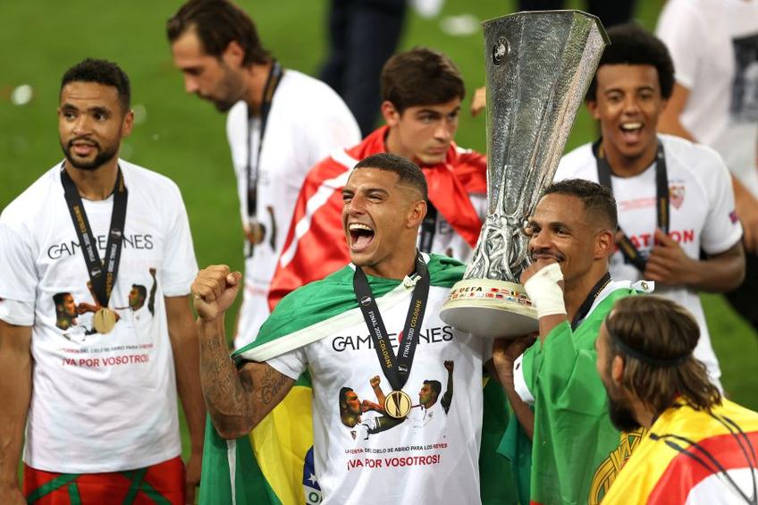 Diego Carlos (centru) după cucerirea Europa League // foto: Guliver/gettyimages