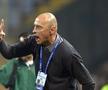 Leo Grozavu (53 de ani), antrenorul gazdelor, îl acuză pe arbitrul Radu Petrescu de rea intenție.