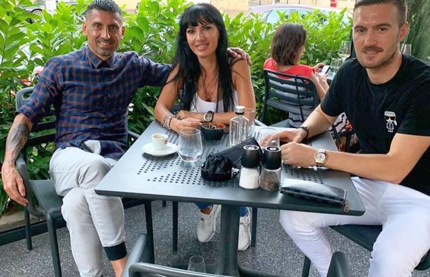 Ionel Dănciulescu a publicat o poză cu soția și cu Marius Alexe » Detaliul remarcat imediat de fani: „Ai postat-o special?” :O