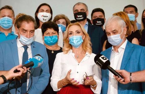În urmă cu 5 zile, Anghel Iordănescu a fost prezent la evenimentul prin care Gabriela Firea își anunța lista de consilieri pentru alegerile locale din septembrie.