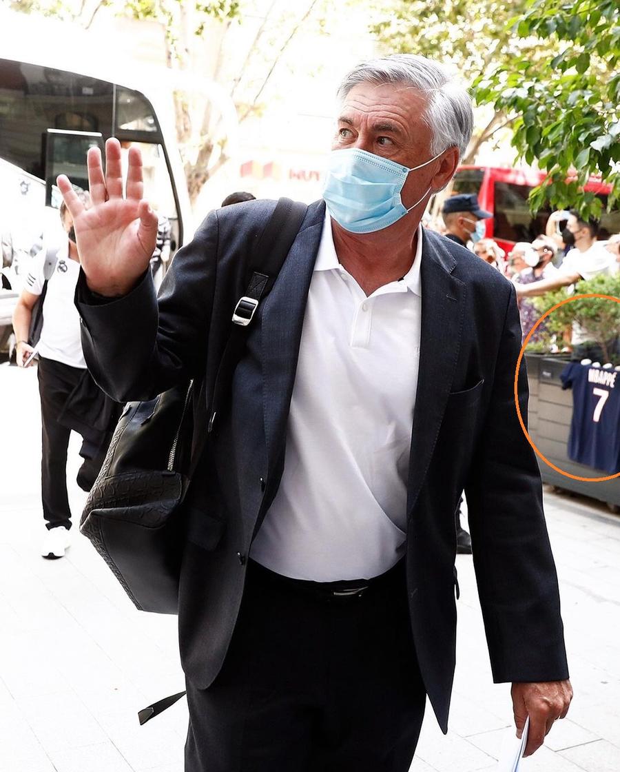 O fotografie și mii de suspiciuni » Ce se află în spatele unei banale imagini cu Carlo Ancelotti