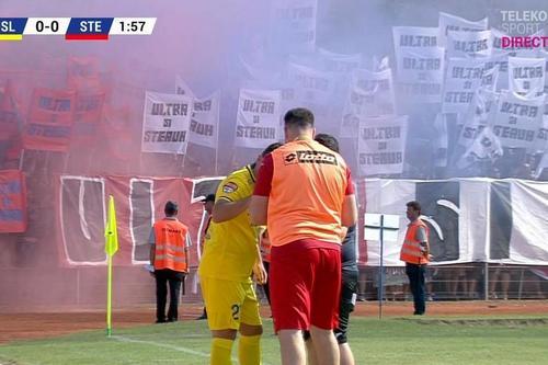 Ultrașii Stelei au avut propriile războaie pe durata meciului / Captură TV Telekom Sport