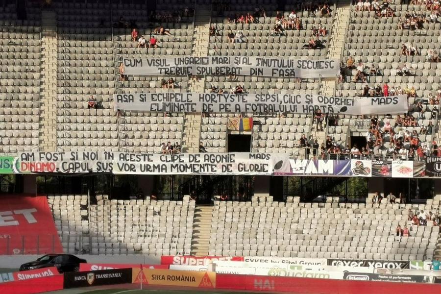 U Cluj - Sepsi, oprit din cauza scandărilor xenofobe! Două bannere instigatoare au inflamat spiritele: „Echipele hortyste, eliminate de pe-a fotbalului hartă”
