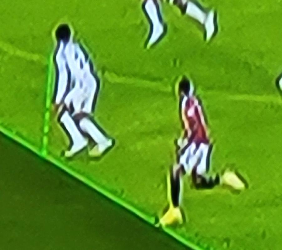 Faza la care arbitrii din camera VAR au considerat că nu e ofsaid Victorie eroică! United o învinge pe Liverpool, care rămâne fără victorie în primele 3 etape. Milner și Van Dijk s-au certat pe teren!