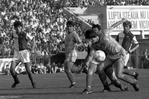 De la stânga la dreapta: Marian Rada, Gheorghe Hagi, Marius Lăcătuș, într-un Steaua-Rapid. Foto: Arhivă GSP