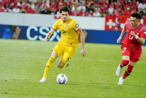Ianis Hagi, în partida cu Elveția din deplasare. 
Foto: Imago
