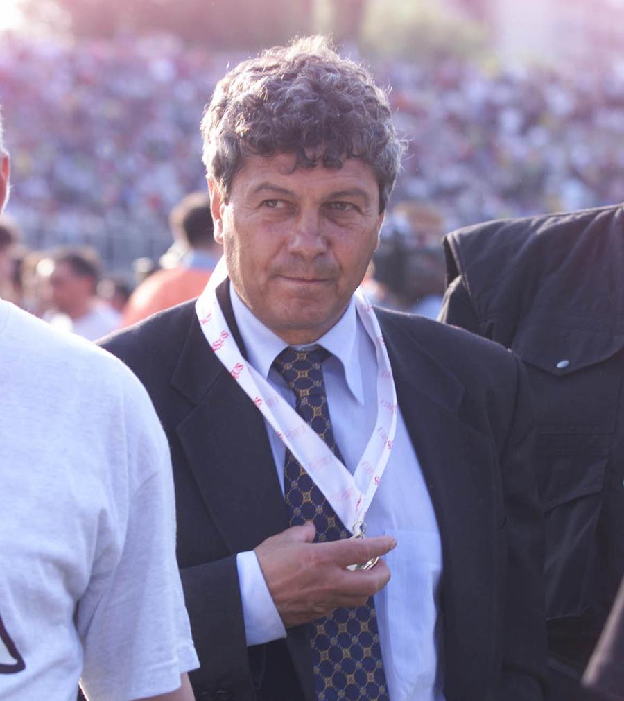 Lucescu, antrenorul campion al României cu Rapid în 1999 Istoria secretă a Rapidului: blaturi pentru câștigarea primelor două titluri. Mărturii incredibile: „Hai, mă, copii să facem egal!” + regia tovarășilor Pădureanu și Lucescu