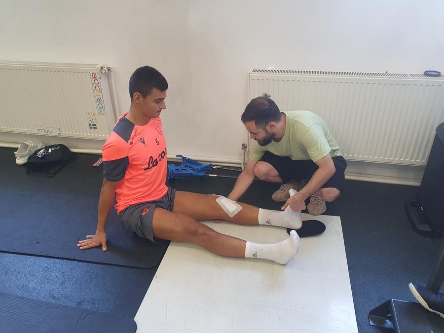 Valentin Țicu și ”umbra” sa, kinetoterapeutul Cătălin Barbu Cu piciorul zdrobit, Valentin Țicu povestește calvarul trăit după accidentare: „Îmi venea să-mi smulg părul din cap de durere”. A explicat Gazetei ce țintă spectaculoasă și-a propus
